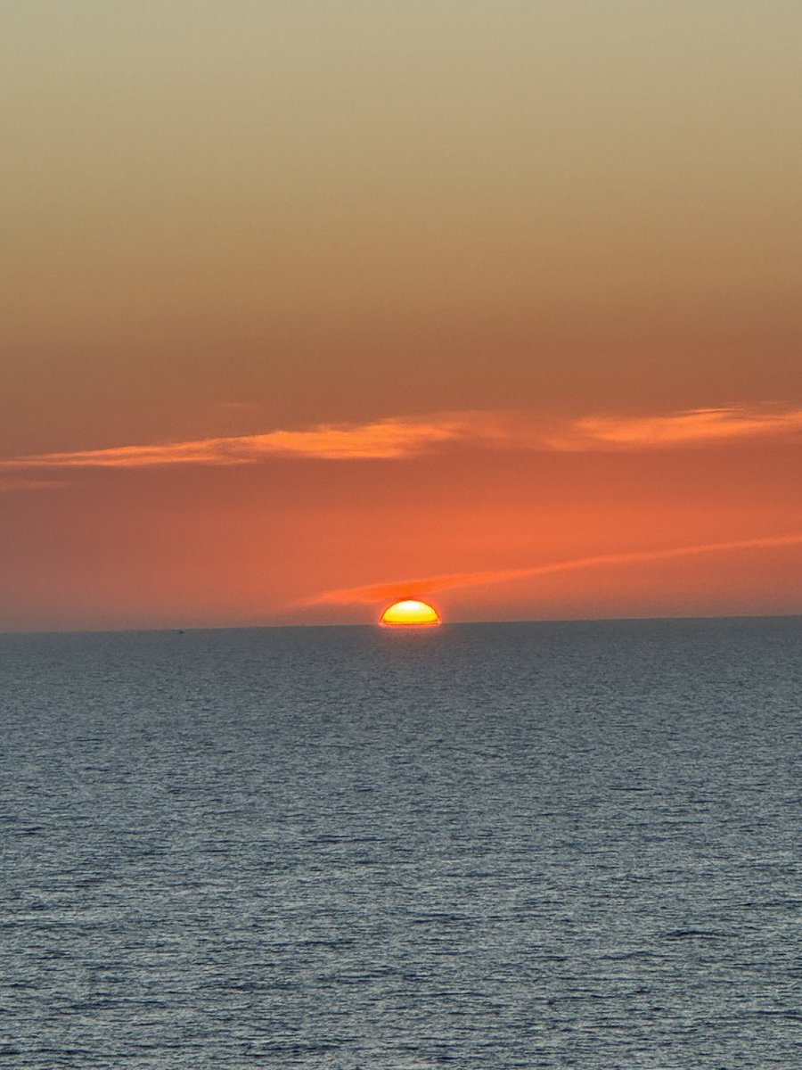 #Sunset 🌅 in paradise #StPetebeach 🌊😎🏖️🇺🇸🌴❤️ #Vacay24