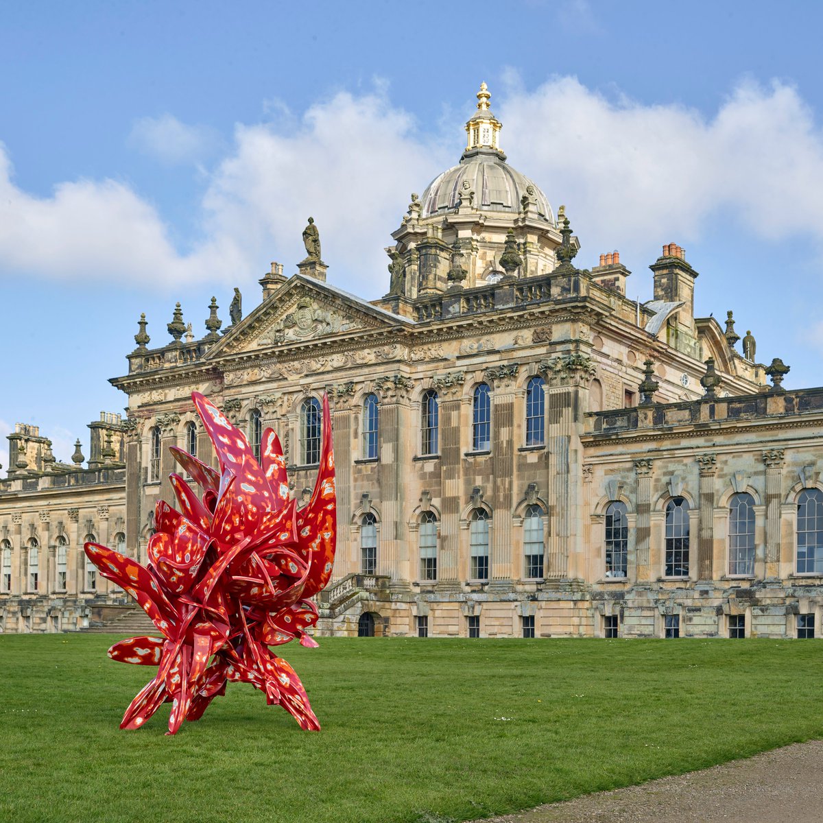 Tony Cragg at Castle Howard 3 May – 22 September Images: Photography by Michael Richter Industrial Nature, Aluminium, 2024, 240 x 176 x 191 cm Supported by @ThaddaeusRopac #CastleHoward #APlaceLikeNoOther #TonyCraggatCastleHoward