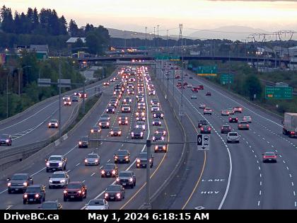 6:19 #PortMannBridge 
Traffic waking up on #BCHwy1 westbound through #CoquitlamBC 
📷from @DriveBC