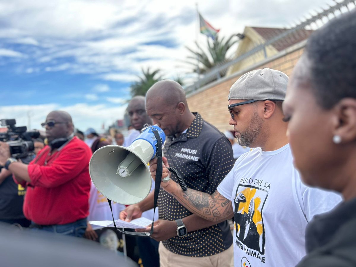 BOSA handed over a memorandum with a list of demands to the Zwazakhele Police Station in Nelson Mandela Bay
#NonWorkersDay
#AJobInEveryHome
#workersday2024