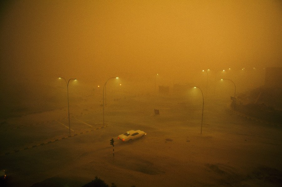 A combination sand and rain storm batters a lone automobile in Kuwait, May 1969. 🇰🇼

📷: David Cupp | National Geographic