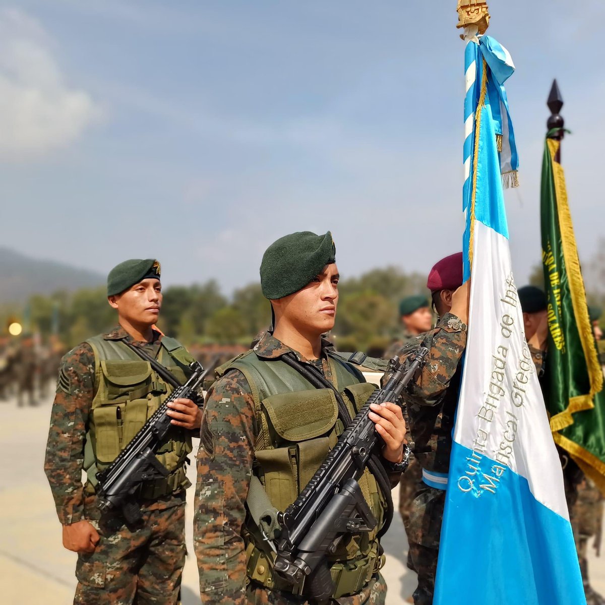 ¡Buenos días #Guatemala! 🇬🇹🫡 Soldados de la Quinta Brigada de Infantería iniciamos el día con la firme convicción de servir a la Patria.