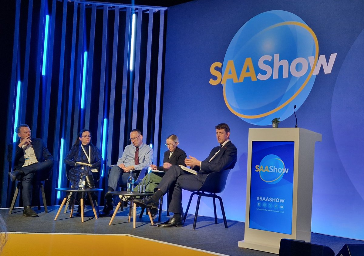 Great panel for this discussion of The Changing Pastoral Responsibilities of the Education Sector, with Ellie Costello @teamsquarepeg, Dr Robin Bevan @HighSouthend, Charlotte Rainer @CYPMentalHealth, @JohnBarneby @OasisAcademies, and @jon_severs #SAAShow24