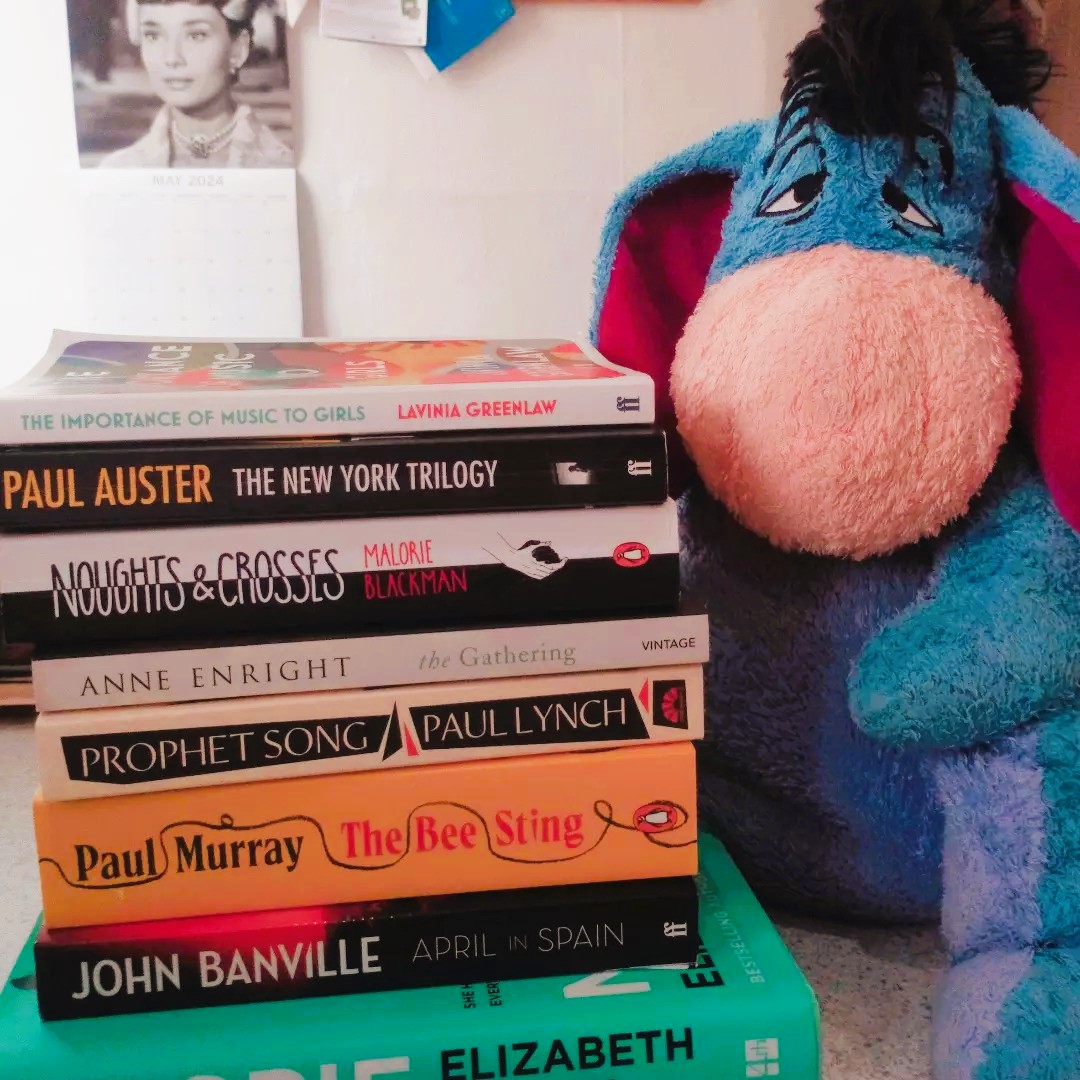 A medium-sized #charityshopfinds haul (aside from new copies of the Paul Lynch and Paul Murray). It was worth going in town just for the Lavinia Greenlaw and the Paul Auster, for obvious reasons #bookhaul #BookTwitter