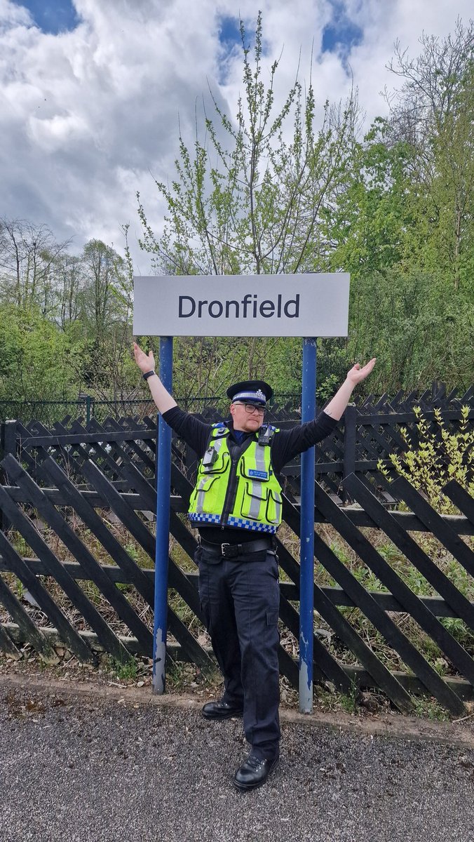 Today our fantastic PCSO team have been out and about in #SouthYorkshire & #Derbyshire - train patrol out to #Dronfield

We work alongside our colleagues @DerbysPolice linking in with them regularly

If you want to report a matter to us #Text61016

#CommunityPolicing