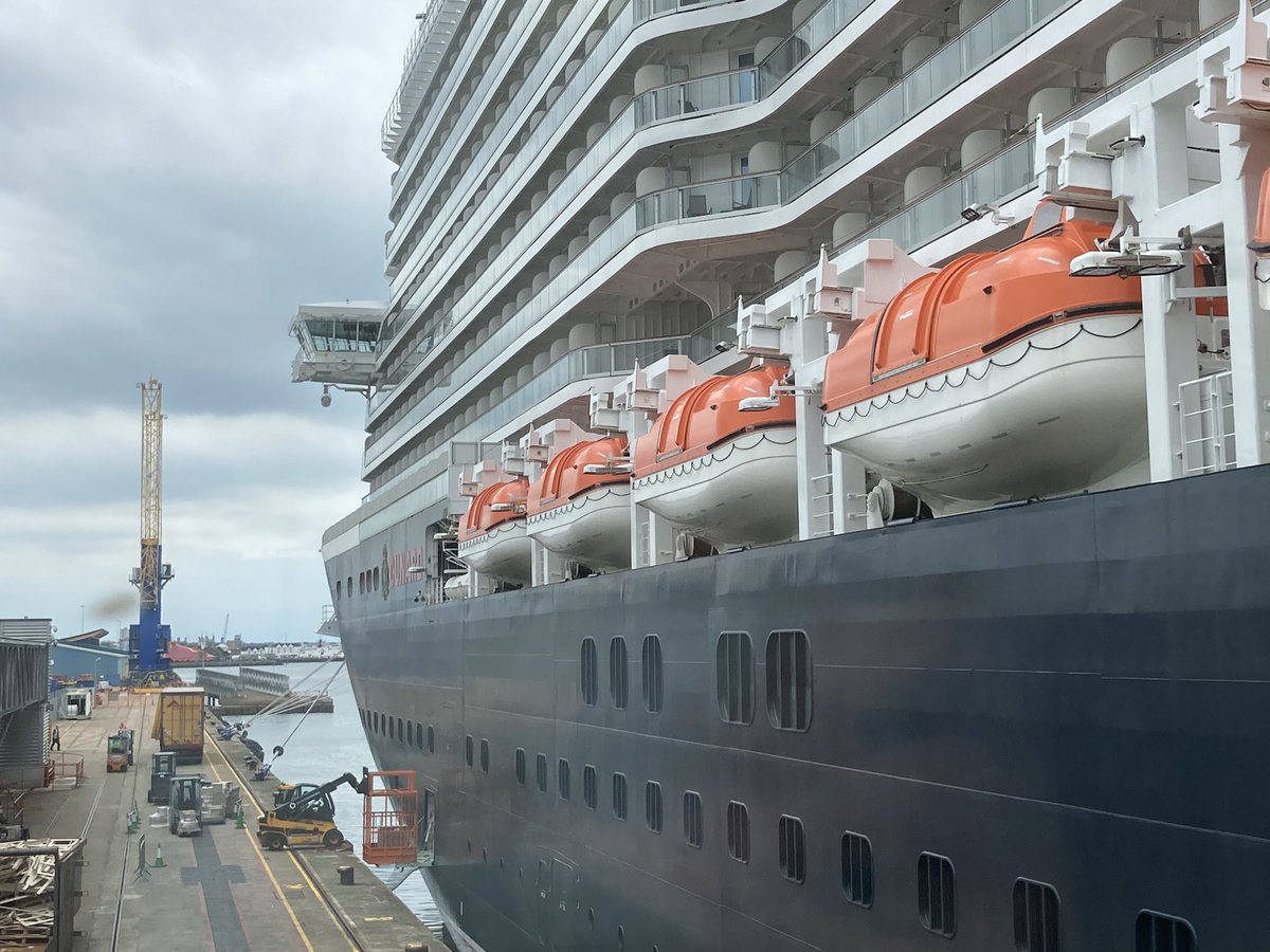 In the latest episode of my new career hanging around the docks in big cities, I’m in Southampton today, taking a first look at #Cunard’s new baby #QueenAnne, for @TelegraphTravel. [Obligatory selfie]