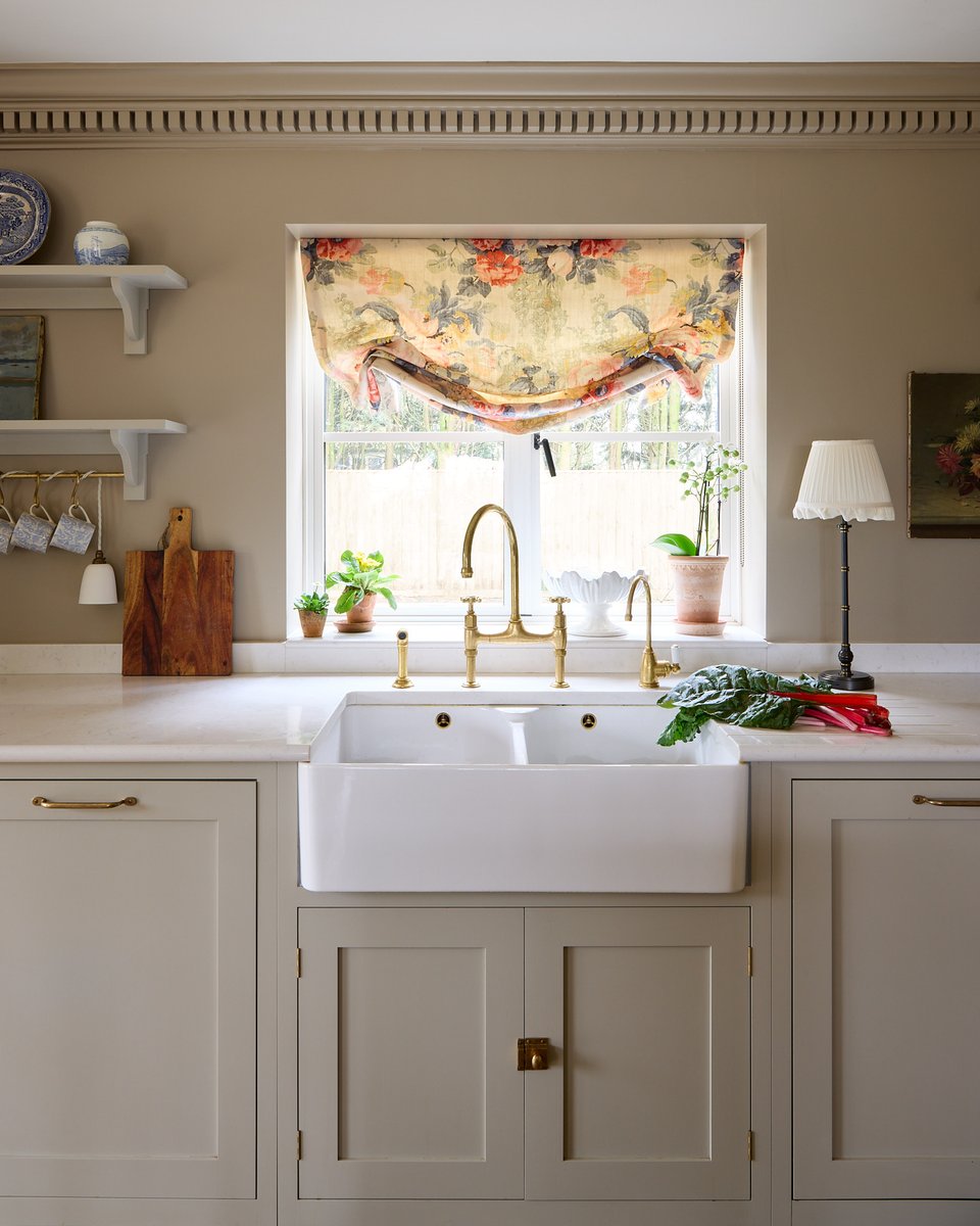 A kitchen in the Cotswolds...

#CountryKitchen

Thank you, Uns Hobbs and Boz Gagovski for the beautiful pictures.