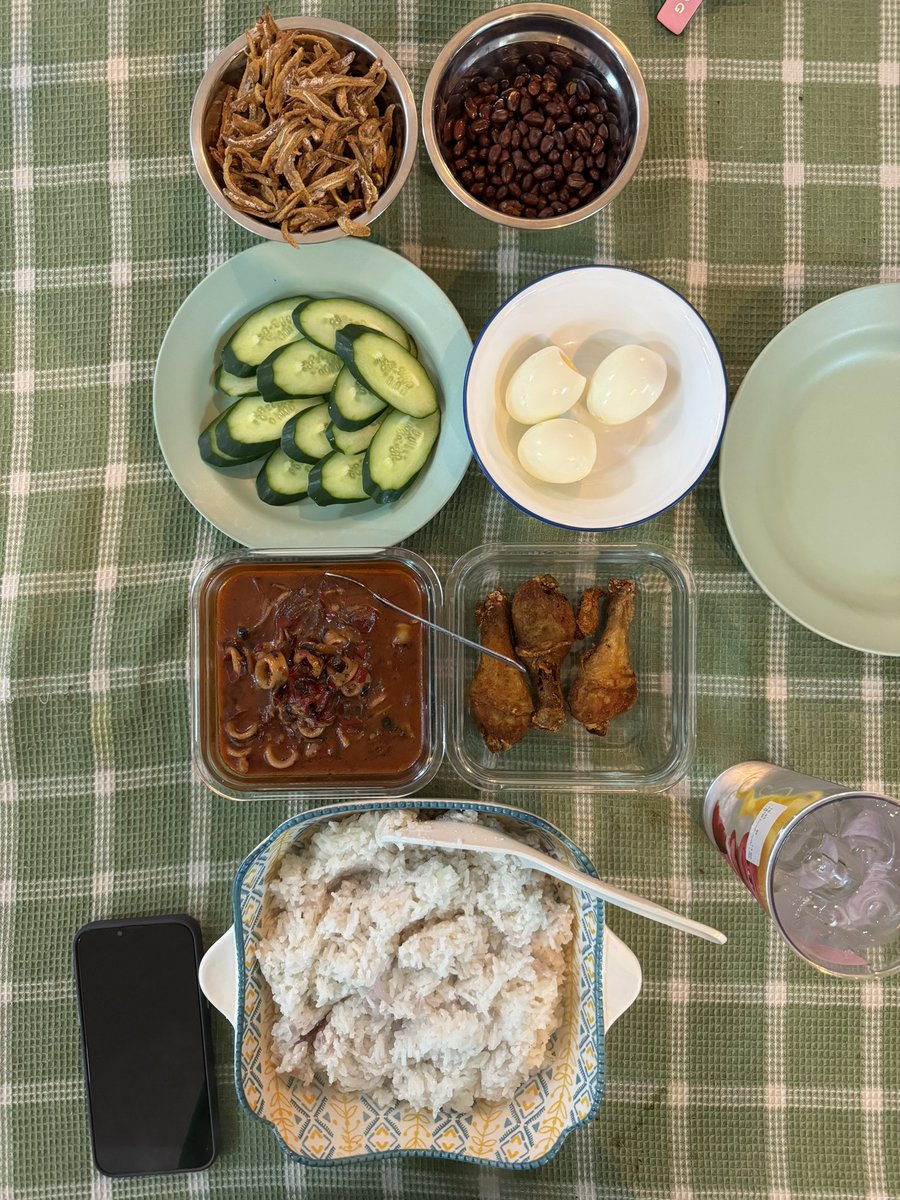 Entah dok tag tag aku kat bisnes nasi lemak orang lain dah aku pun teringin nak makan nasi lemak. Ha masak sendiri. Kat kedai tak teringin nak makan pun 🤣 Kepada peniaga nasi lemak lain, saya tak salah apa apa ya. Saya sentiasa mendoakan agar semua peniaga nasi lemak berjaya…