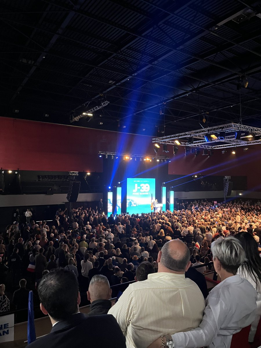 Long passage de Bardella sur Complément d’enquête qui a le tort d’enquêter sur le RN. La foule hue l’émission.