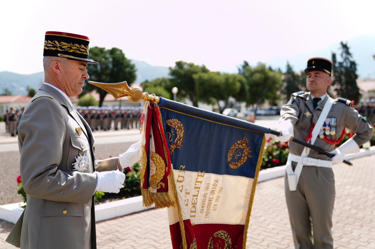 Lors de la cérémonie de Camerone, le drapeau du 2 REP a été décoré par le général Thierry Burkhard, CEMA, de la croix de la valeur militaire avec palme ainsi que de l'olive aux couleurs de la Légion d'honneur et de la Médaille militaire sur la fourragère de la Valeur militaire.