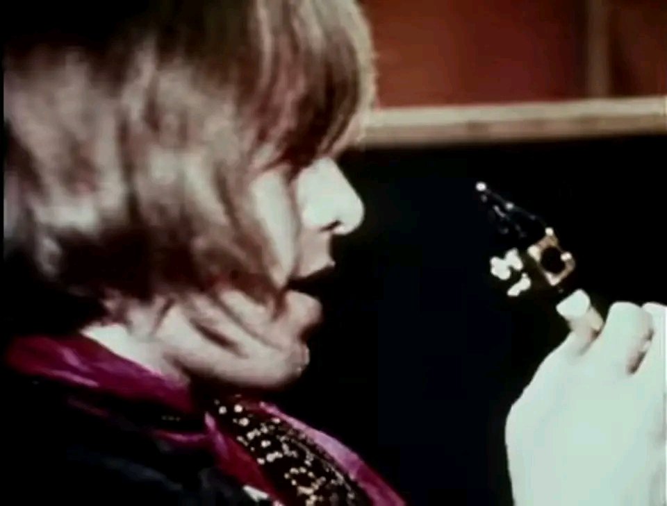 A day in the life of #TheRollingStones #BrianJones - 12th July 1967: facebook.com/10005187934039…

'... buying tortoiseshell and felt plectrums, two sets of Spanish guitar strings and two soprano sax reeds. That night he reappeared at the Olympic for our recording session... '