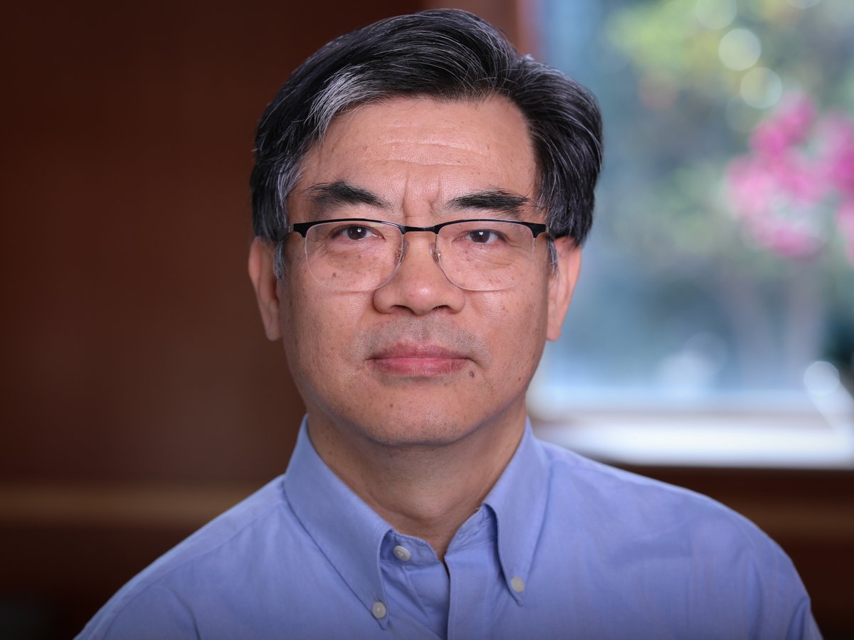 Celebrating Banghao Chen from @ChemistryFsu for being recognized as a 2023-24 Distinguished University Scholar! 🎉 Learn more about the @FloridaState faculty members honored at this year's faculty awards ➡️ fla.st/DQHYVXM5