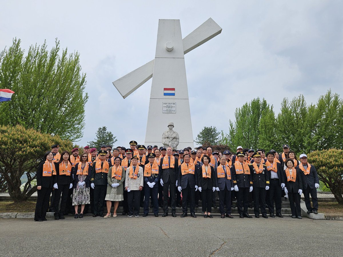 UNC Deputy Commander, Lt. Gen. Derek Macaulay, attended yesterday's Dutch Commemoration. 120 Dutch Soldiers were killed in action and 645 were wounded during the war. @NLinKorea @VlietSeoul
