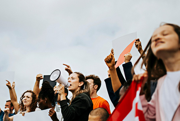 Do you know a young person committed to empowering peer youth to stand up for their #HumanRights? 🧑‍🤝‍🧑 @UNHumanRights invites youth-led and youth-focused organizations to nominate young people to become part of the new cohort of the Youth Advisory Board 🙌 ohchr.org/en/youth/call-…