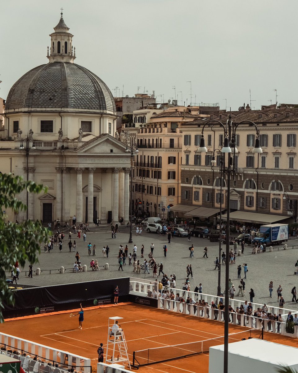 Che spettacolo! 🎾🤩 A Piazza del Popolo il campo in terra rossa degli @InteBNLdItalia dove si stanno disputando anche alcuni match delle prequalificazioni. #IBI24