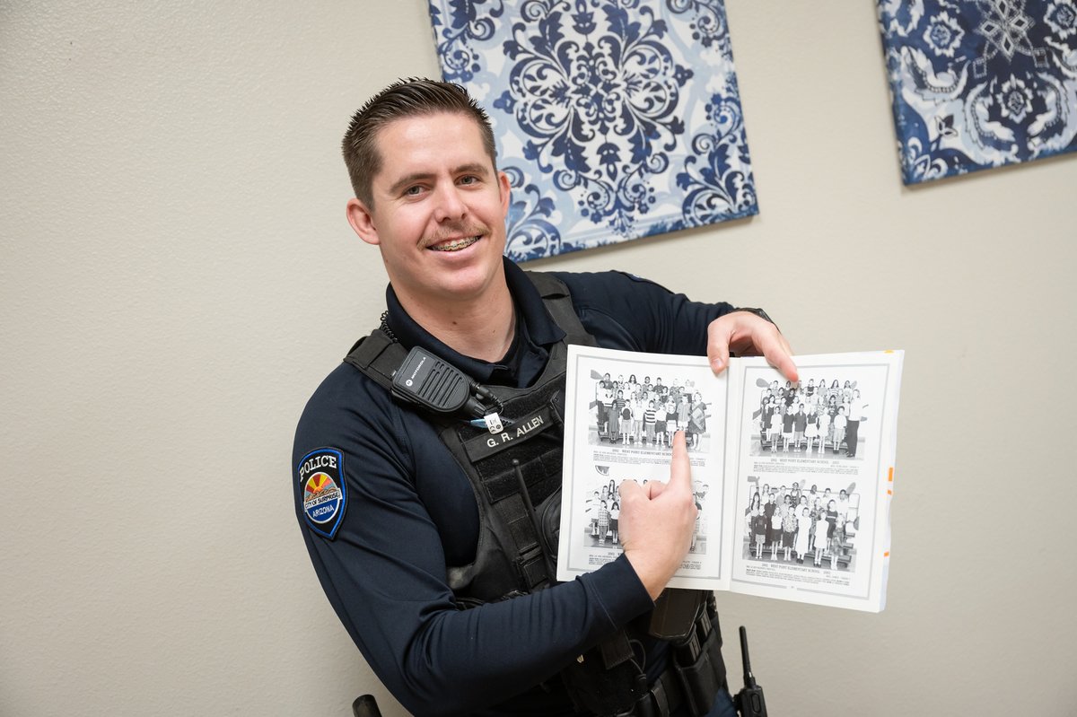 You've gotta read this story to believe it! One of our amazing School Safety Officers periodically works at the school he grew up in! Learn more about Surprise Police Officer Glenn Allen, who attended @WPTESWildcats. issuu.com/articles/45810…