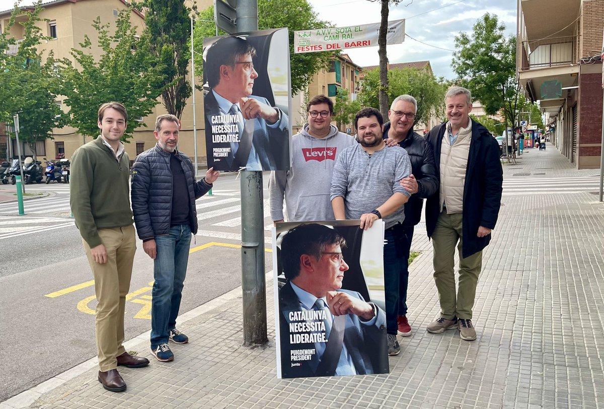 Seguim fent campanya penjant cartells per tot #Granollers! 

#PuigdemontPresident #JoHiVaigSer #jxgranollers