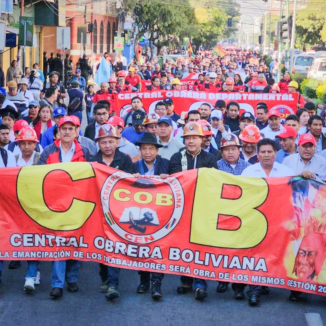 Junto al Presidente @LuchoXBolivia y la COB marchamos por el #DíaDelTrabajador rindiendo homenaje al movimiento obrero mundial y a los líderes sindicales que luchan por la justicia social en Bolivia y en el mundo. ¡Jallalla los trabajadores!