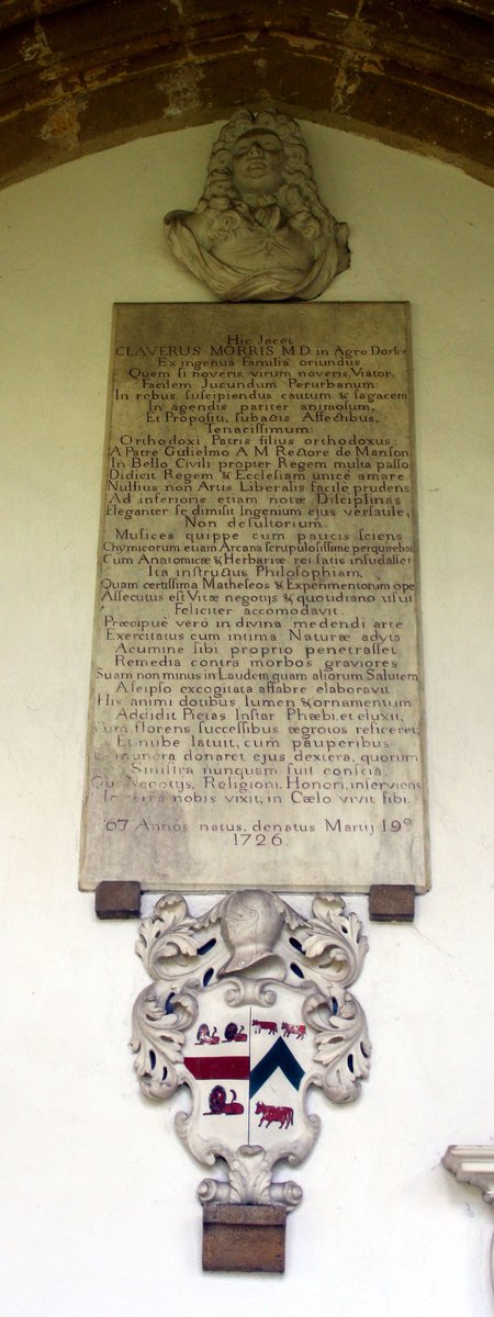 Cathedral Church of St. Andrew, Wells, Somerset. Wall tablet to Dr. Claverus Morris d.1726. Lengthy latin text, bust above, shield with coat of arms below. Photo: 19.09.2023. #Salisbury #ClaverusMorris #monument #memorial #WallTablet #MomumentalInscritption @Portaspeciosa