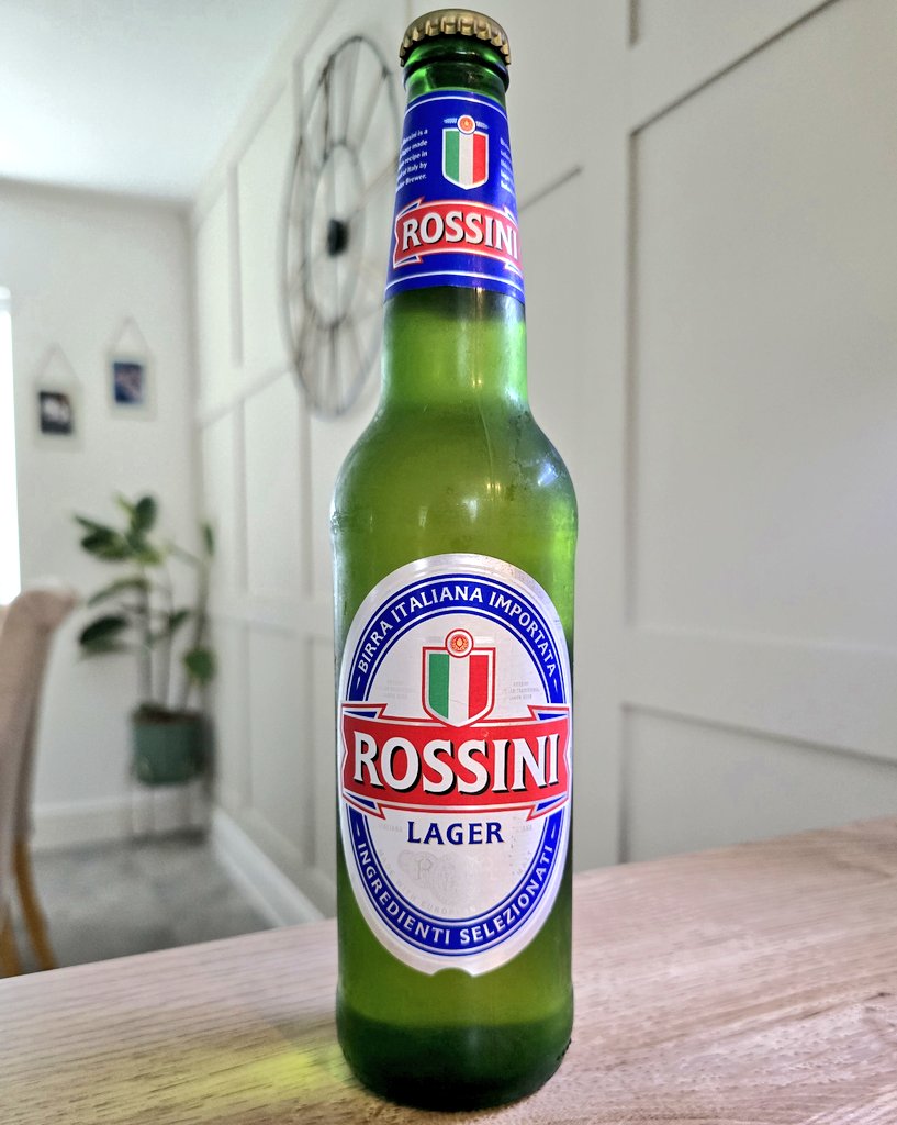 Went in for the 500ml bottle of Rossini at Aldi (their take on Peroni), £1.59. An all round refreshing, clean, crisp beer that goes down a treat! It's our beer of the week. Give it a go 👌🏻🍻