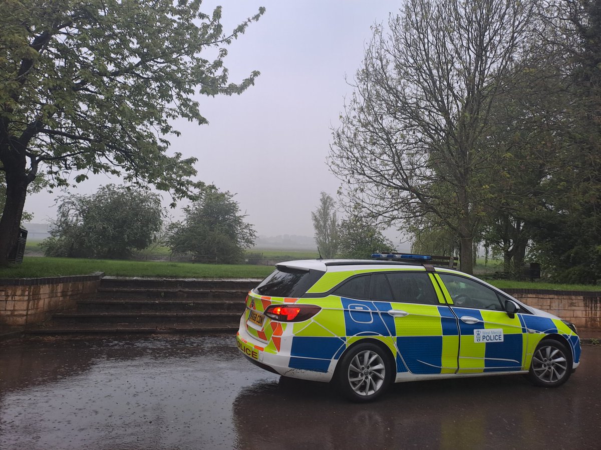 #PCSOSmith and #PCSORice are out on patrol across both #Pershore Town and Rural 🌧 

Final shift for #PCSOSmith who is leaving #PershoreSNT for new adventures with @MalvernCops 👮‍♂️ 

Despite the 🌧, we are out and about being #VisibleInTheCommunity

#PolicingPromise @InspDaveWise