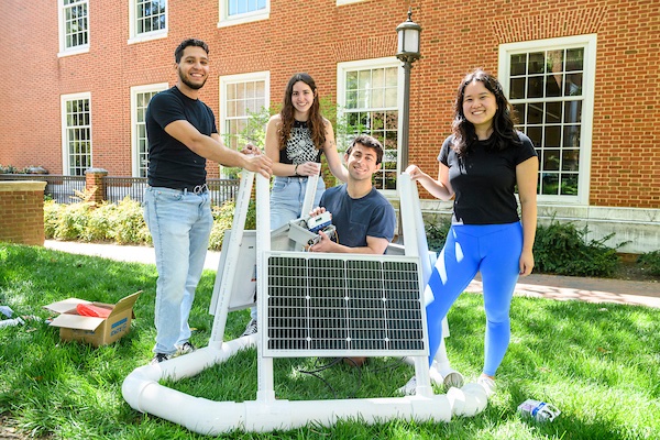 🌊Oysters are important! Read how Johns Hopkins engineering students, the Chesapeake Bay Foundation, and Northrop Grumman provide hope for oyster reef restoration with an innovative device unveiled today at the Whiting School of Engineering's Design Day! engineering.jhu.edu/ece/news/liste…