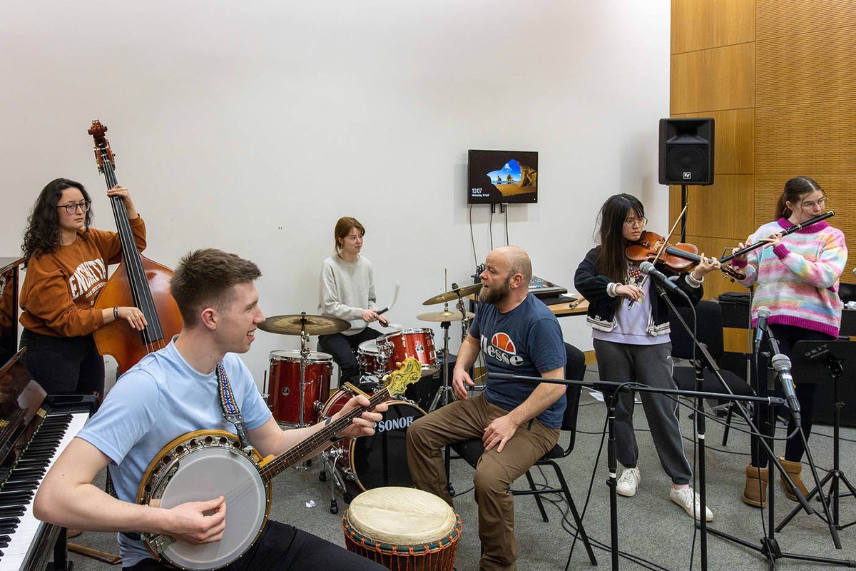DkIT recently welcomed Frode Hammersland, an Associate Professor at Western Norway University of Applied Sciences recently. Frode spent a week working with students on the BA (Hons) Music to explore approaches to arranging and recording music: tinyurl.com/4dzembct #dkitmusic