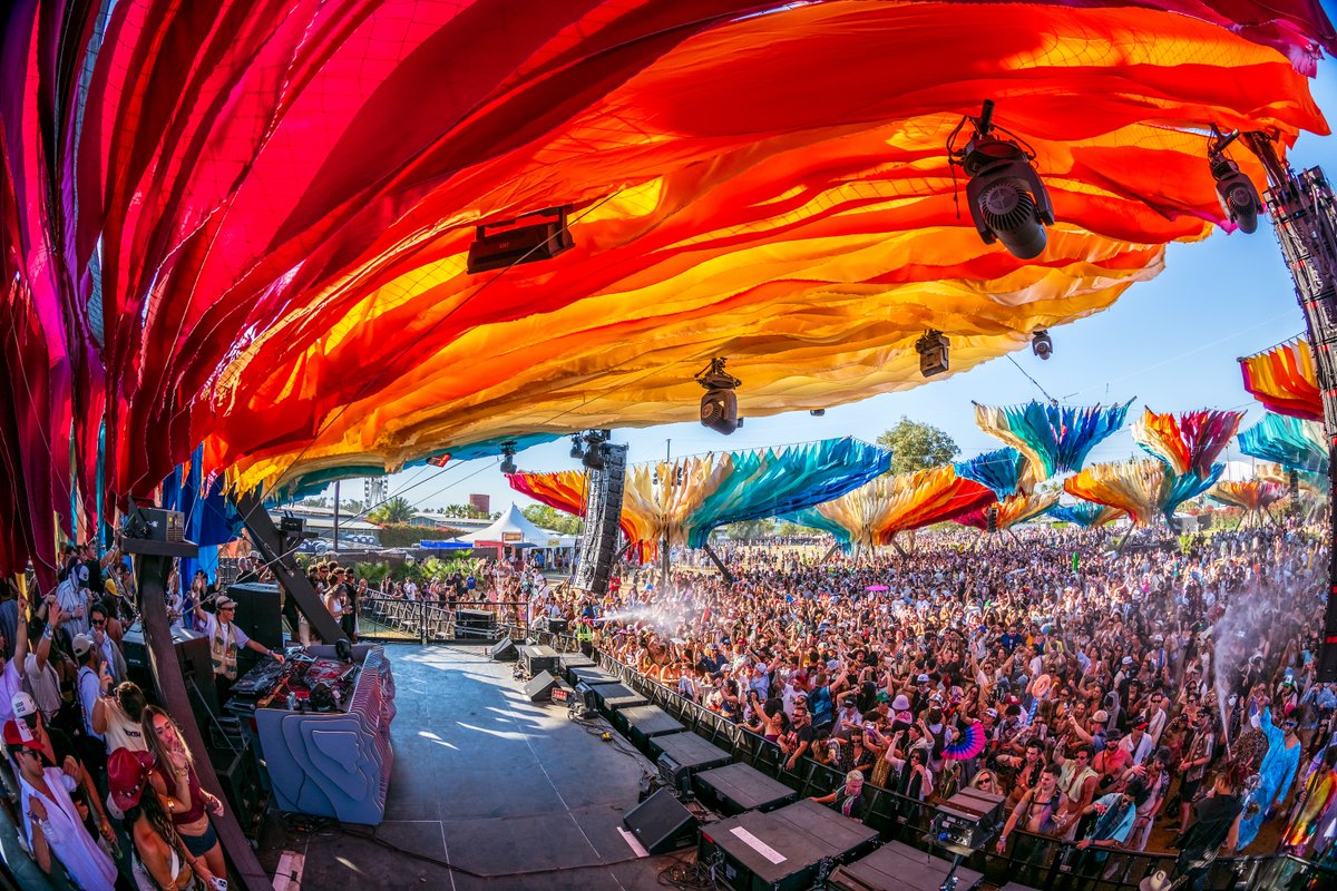 The pulsating heart of @coachella’s Do LaB stage beat stronger than ever this year, thanks to a new open-air stage design featuring a state-of-the-art #MeyerSound PANTHER loudspeaker system. Read more here: meyersound.com/news/do-lab-co… Photo credit: Jamal Eid: 1, 2, 3 Jake West: 4