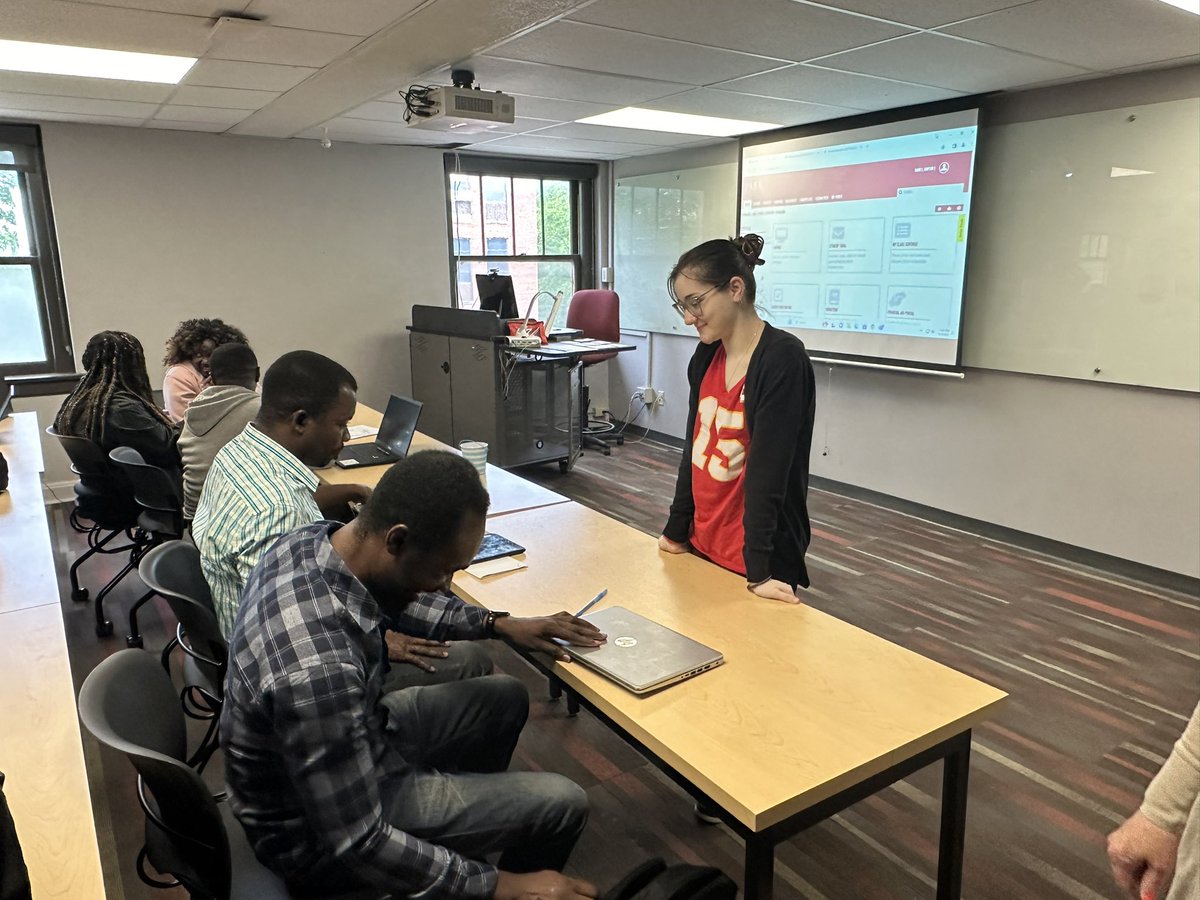 We are on 🔥 @ParkUniversity today! SoE ED 362 undergrads are leading learning with our International Grad Ss from ED 617. These amazing undergrads are facilitating a formative assessment technology tools workshop. Prof Simpson has organized an amazing learning experience!