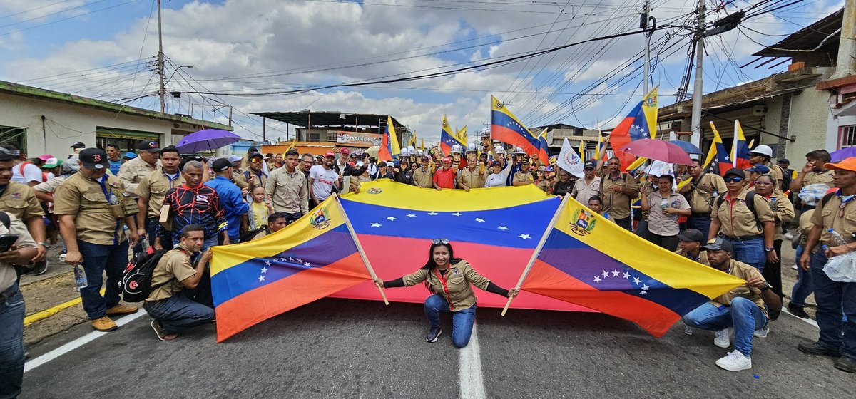 #EnFotos📷| En el estado #Bolívar el pueblo noble y trabajador se congregó para celebrar su labor y reivindicar sus derechos, así como también para defender su soberanía y en apoyo al Presidente @NicolasMaduro. ¡Viva la clase trabajadora! #MayoDeTransformación