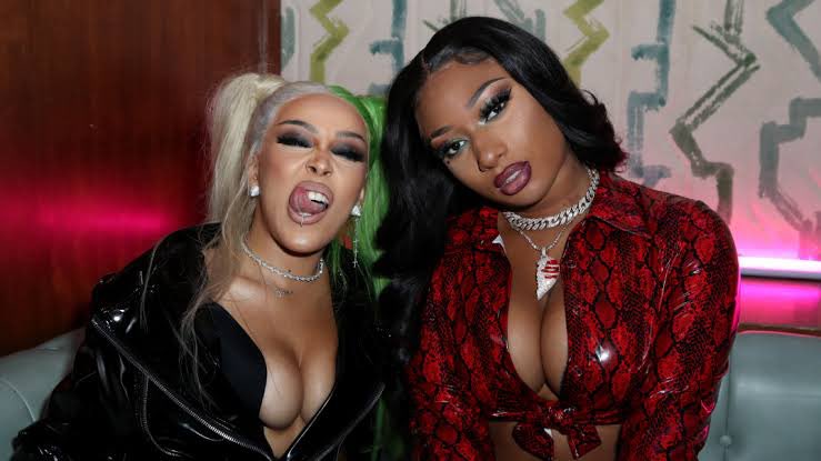 Doja Cat, Beyoncé and Megan Thee Stallion are the top 3 female rappers with the most weeks inside the top 10 of the hot 100 this decade 1. Doja Cat - 109 weeks 2. Beyoncé - 40 weeks 3. Megan Thee Stallion - 38 weeks