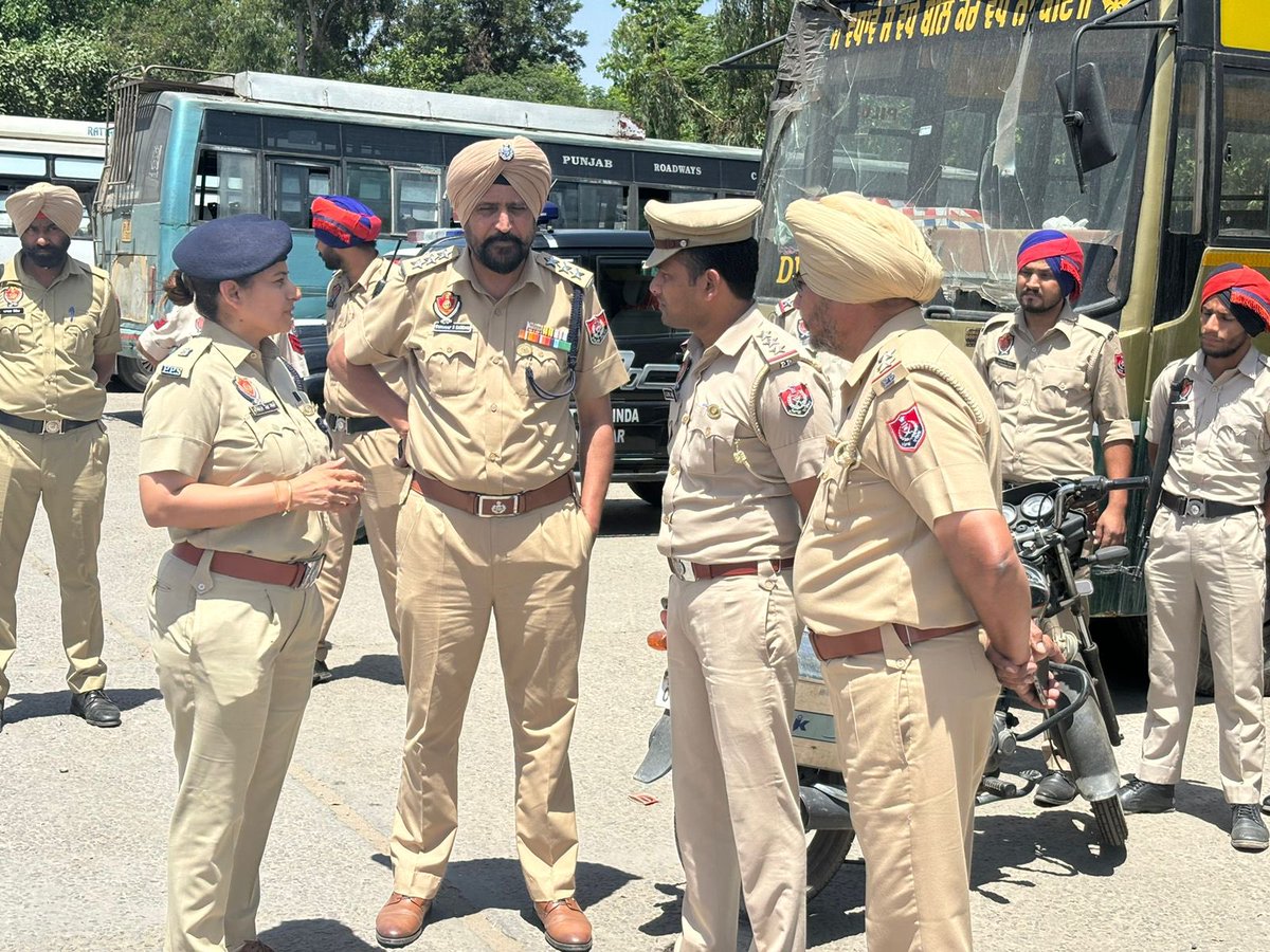 Intensifying on-ground surveillance, led the @RupnagarPolice team in conducting Cordon & Search Operation at drug hotspots,bus stand premises. Surprise element is vital to be step ahead of anti-social elements. Urge commuters to be agile & complement the efforts of authorities.