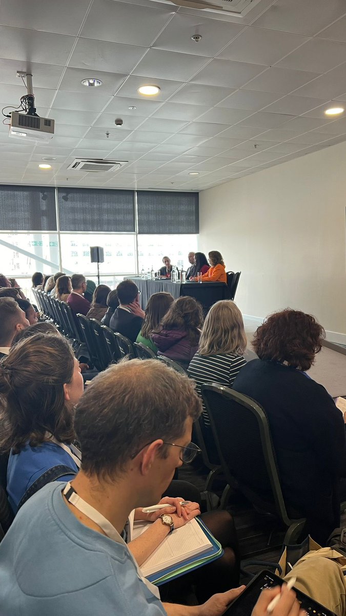 Incredible discussions on leveraging #edtech for inclusion & enhancing #SEND at @SAA_Show with GEC Founder @NicolePonsford fire-hosing practical ideas with legends @learnwithgaia @KJCoughtrie @AlisonEason2 & @valefederation Packed room with standing room limited 🤩🤩🤩🤩🤩🤩🤩