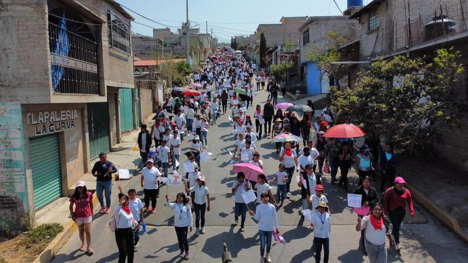 🔥En #Ixtapaluca realizan desfile conmemorativo del #DíaInternacionalDeLosTrabajadores en la colonia 6 de Junio.