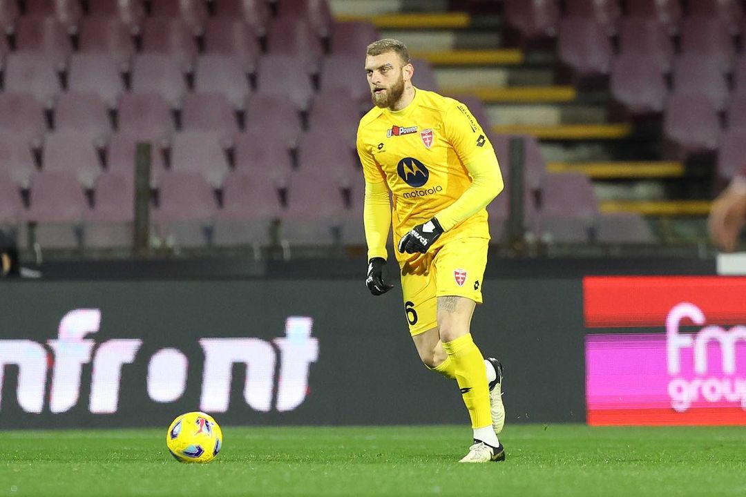 Michele Di Gregorio(26y)🇮🇹
Club:(Monza)🇮🇹
Position:GK
Strengths:Agility-Reflexes-Passing-Positioning-Block Short Shots-Communication
Foot:Right
Height:187cm
Weight:80kg
Data23/24 so far:
32 Matches✅
31 Goals Conceded⚽️
14 Clean Sheets❌
 #Scouting #ACMonza #DiGregorio #Talent
