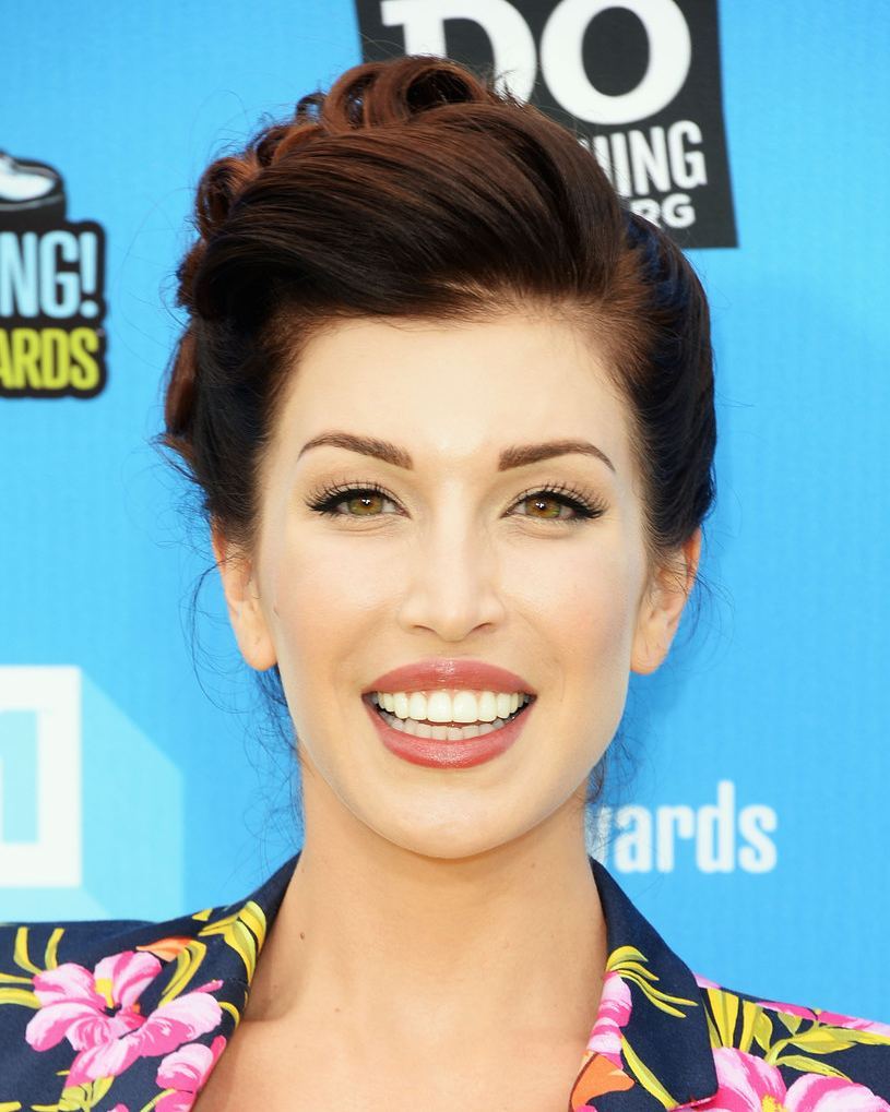 I Can Believe It @StevieRyan Pass Away Last Saturday And Was Shock To Hear I'm Sorry @DrakeBell We All Gonna To Missed Her #RIPStevie