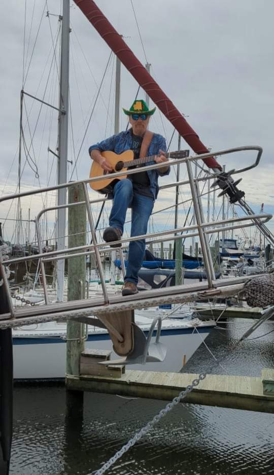 🎶 New horizons, greener pastures are just round the bend 🎶 With the Captains and Cowboys is where I fit in 🎶

#waywardtroubadour #aikenandfriends #applemusic #Spotify #youtubemusic #sea #tallships #talltales #friendsfansfamily
#captain #cowboys