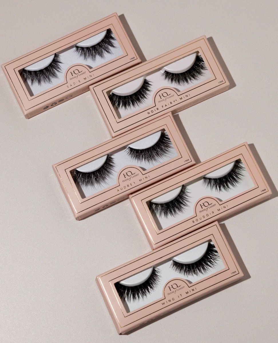 Our #MiniCollection is shorter in lash length & bandwidth without comprising the volume 🤗 If you have a smaller eye shape, wear glasses, or are simply looking for a shorter fuller lash then these minis are for you! 🫶⁠
⁠