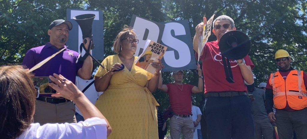 On #InternationalWorkersDay, we're marching to the White House with hundreds of @32BJSEIU & @CASAforall members to honor all immigrant essential workers and to call on President Biden to pass TPS, DED, and work permits now so that everyone can live with dignity and respect!