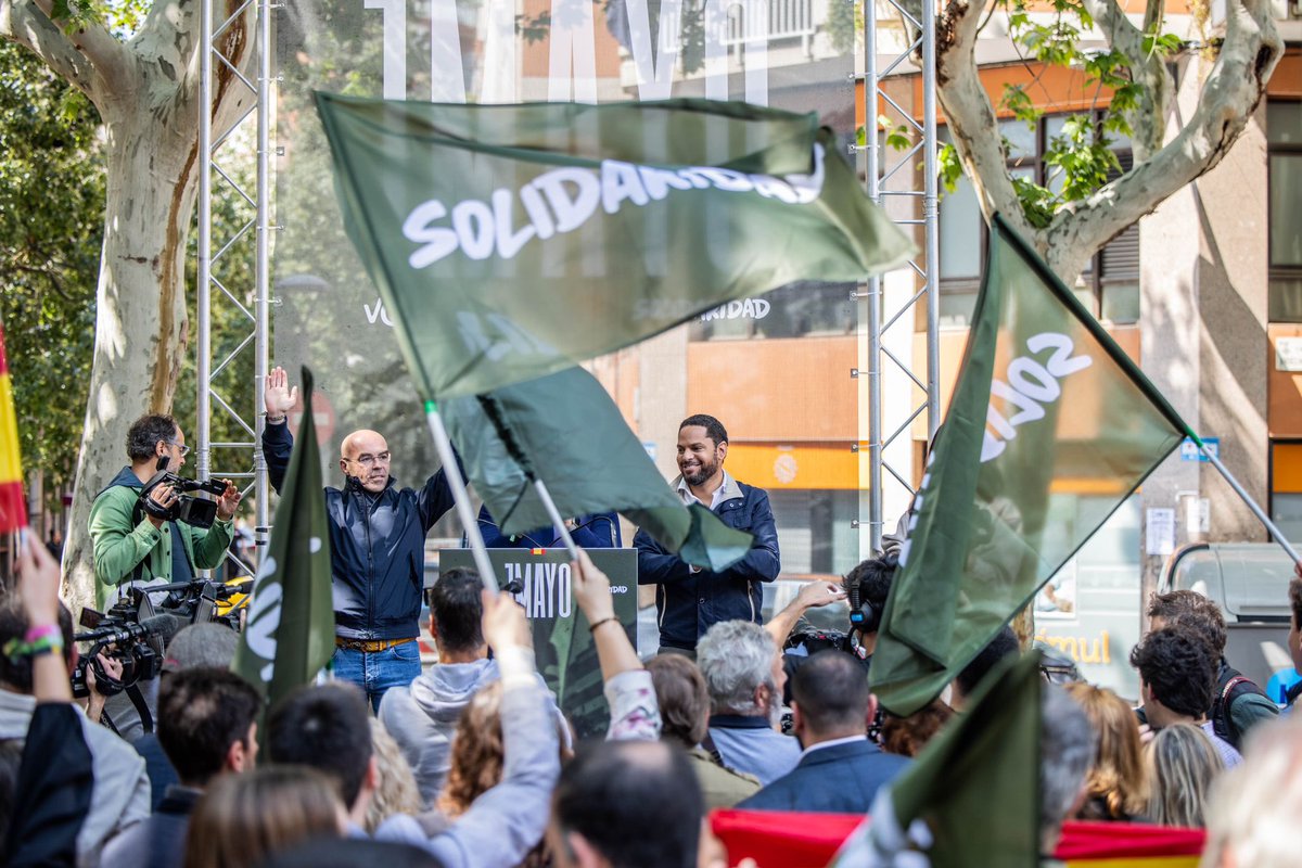 1 de Mayo en Hospitalet. Comprometidos a garantizar los derechos de los trabajadores y autónomos. El próximo 12M tenemos la oportunidad de cambiar las cosas frente a todos los que están destrozando nuestro futuro.