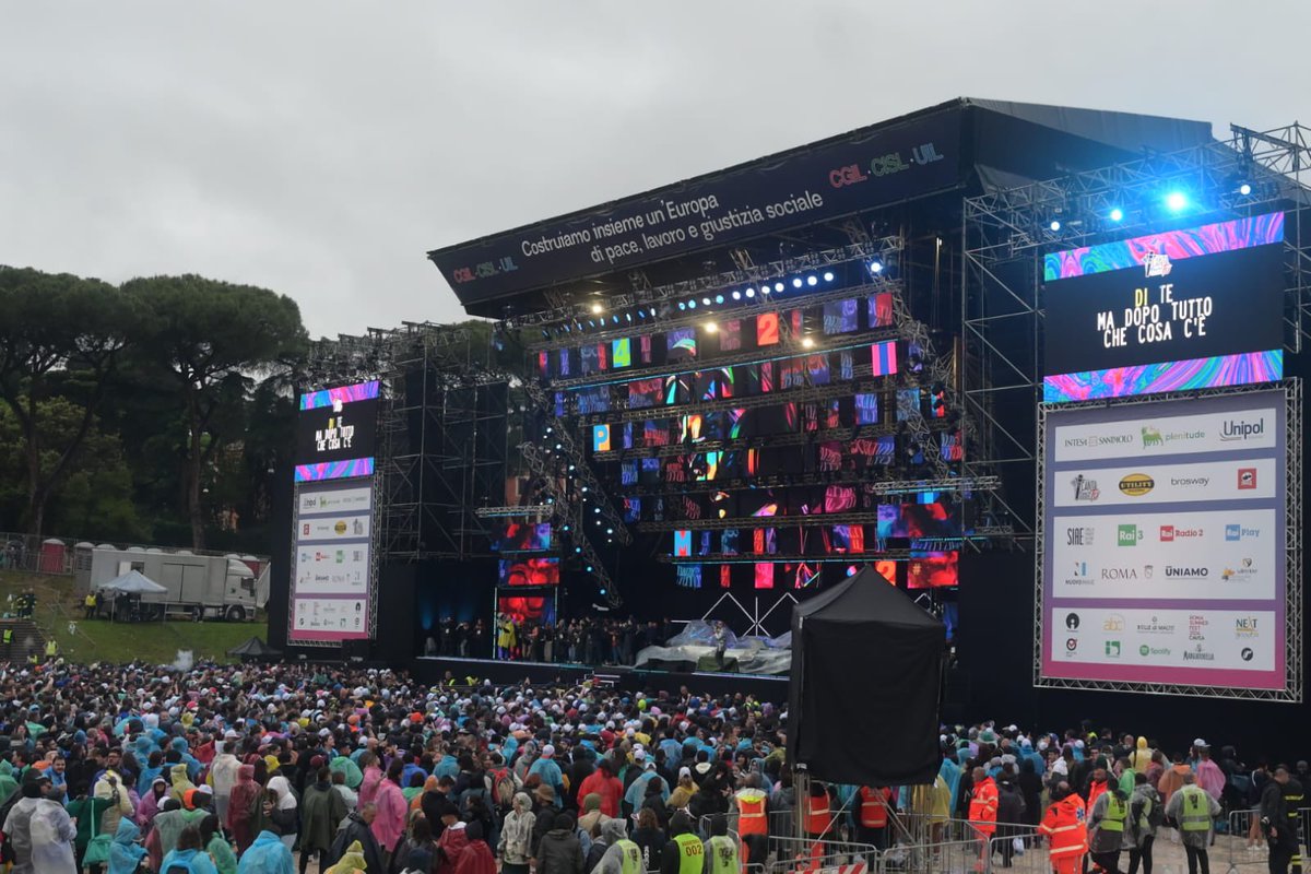 L’arrivo del segretario generale della Cisl, #LuigiSbarra, a Roma al Circo Massimo dove è in corso il “Concertone” del #PrimoMaggio, #1M2024, con la presenza di migliaia di giovani.