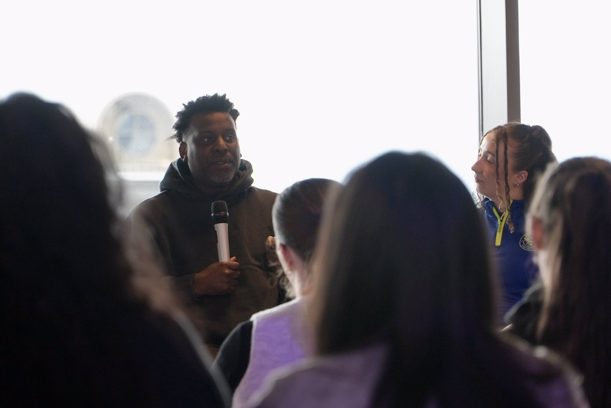 MASSIVE THANKS TO BRENTFORD FC! The discussions led by the staff members, particularly on the significance of SLD were enriched by the thoughtful contributions of the under-18 squad. This pathed the way for deeper understanding of empathy and mutual understanding.📸 Brentford FC