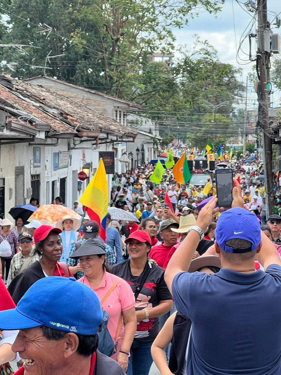 📸 En Popayán (Cauca), también salimos a las calles este #1eroDeMayo para, en #UnidadYLucha, seguir exigiendo transformaciones sociales y #DesmonteDelParamilitarismoYA.

#ElCampoSeRespeta