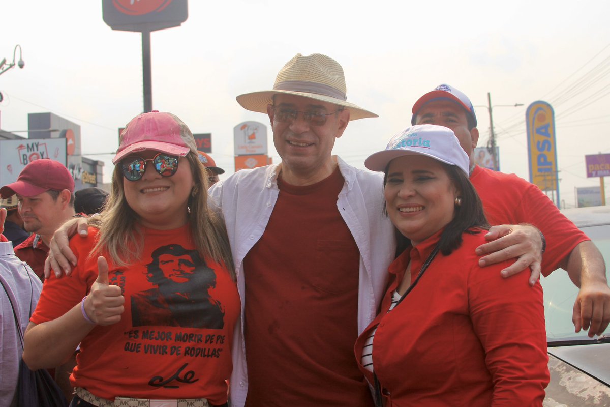 MauRamosSuazo's tweet photo. Viva el trabajador, la huelga y la patria. ✊🏻 🇭🇳 
#1DeMayo #DiaDelTrabajador https://t.co/bUprnSQQjz