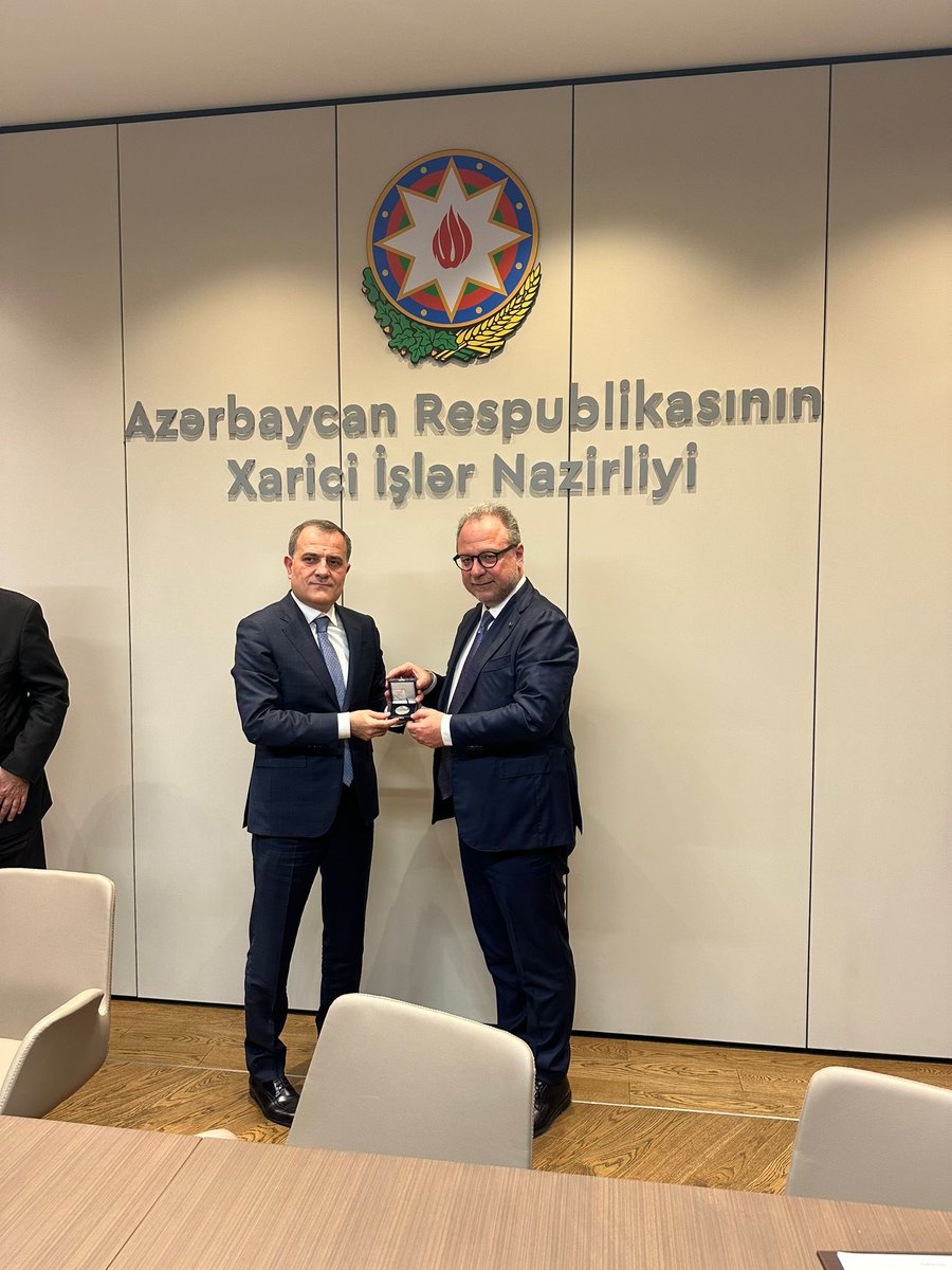 Nel corso della giornata di oggi ho incontrato il Ministro degli affari Esteri dell’Azerbaigian Jeyhun Bayramovun. Abbiamo avuto un lungo, approfondito e cordiale colloquio per rafforzare le già ottime relazioni tra gli Stati.