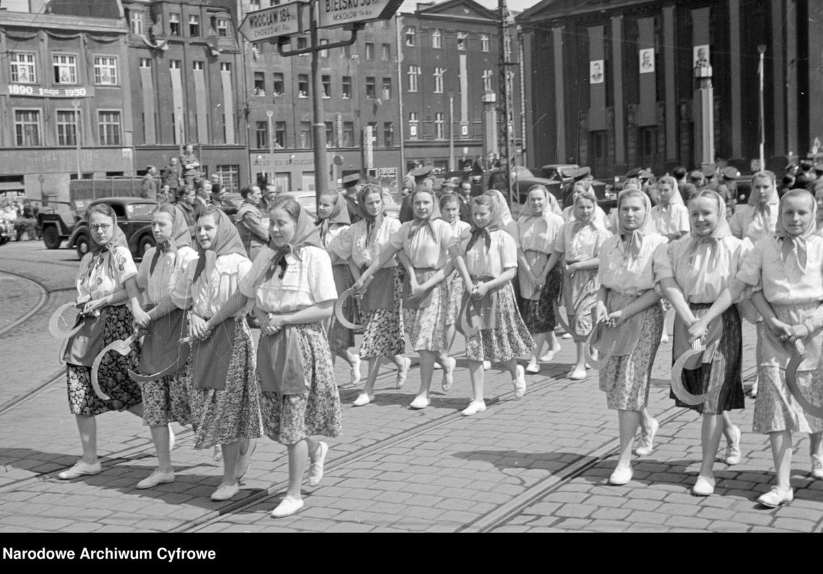 1 maja 1950 r. w #Katowice. Ul. Warszawska / rynek / 3 Maja. (fot. NAC)