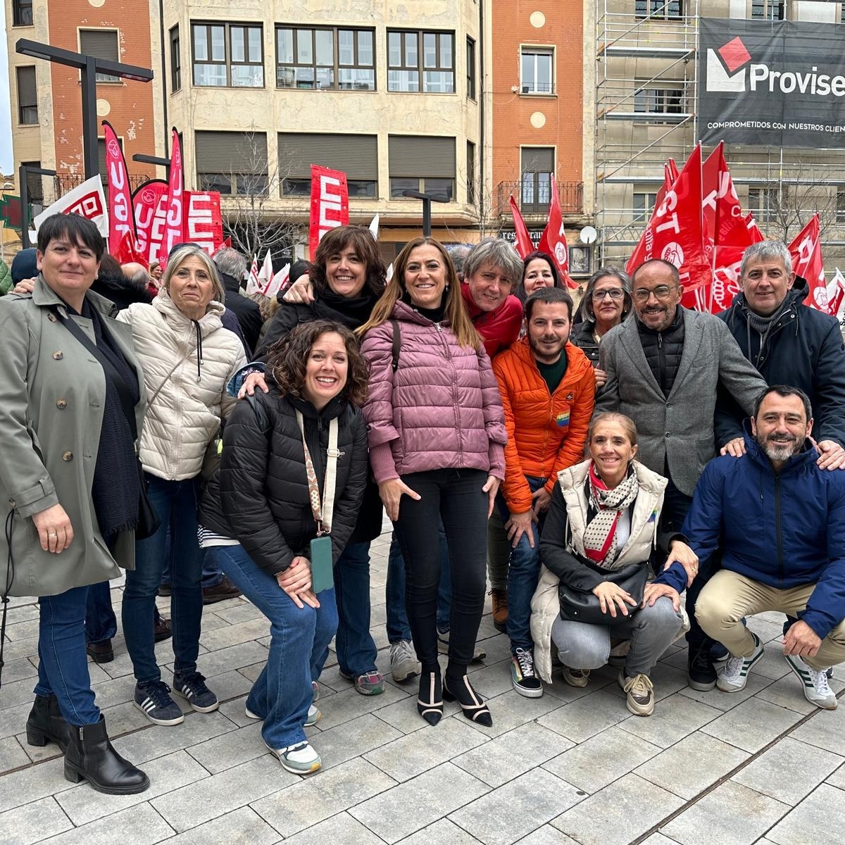 En el 1 de Mayo en el @PSOESoria nos impulsa la lucha para mejorar los derechos de la clase trabajadora, dignificar el trabajo y apostar por un mejor empleo con igualdad y salarios justos Frente a los recortes de la derecha, DERECHOS ✊ 🌹 ¡Viva el #1DeMayo! #DíaDelTrabajador