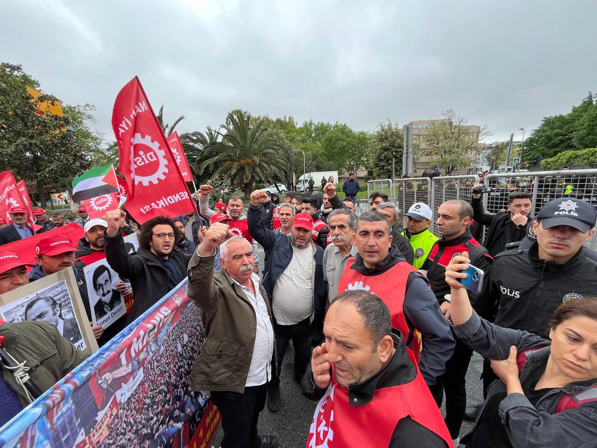 Bugün 1 Mayıs'ta Nakliyat-İş eylemine gelen tüm arkadaşların ayağına sağlık Er ya da geç 1 Mayıs'ı Taksim'de kutlayacağız