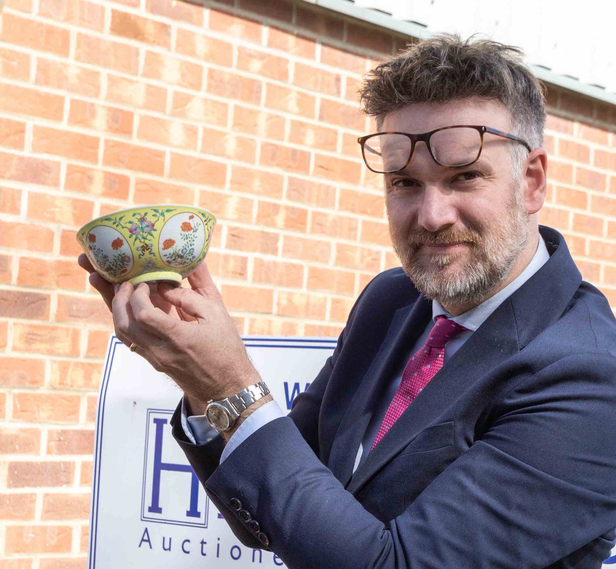 📣 SUTTON COLDFIELD | THIS FRIDAY! Pop along and meet with Charles Hanson for FREE valuations of your treasures! 💍💎Silver, watches, jewellery or antiques? 🕰️ 2pm - 4pm at Moor Hall Hotel 📍Moor Hall Hotel, Four Oaks, Moor Hall Dr, Sutton Coldfield B75 6LN @HansonsAuctions