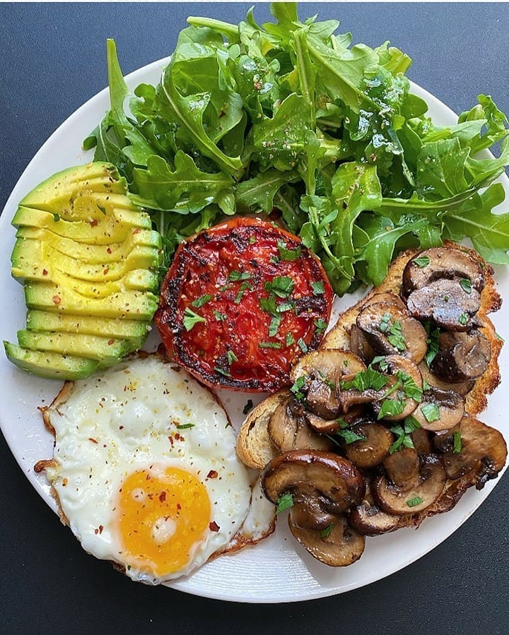 Toasted sourdough with garlic butter mushrooms 🍄, half a pan seared tomato 🍅, half an avocado, lemony arugula 🌿 and a fried egg 🍳

By: zestmylemon
#lowcarb #dietplanning #ketointermittentfasting #ketohacks #hflcdiet #ketofastfood #fatlosshelp #ketofoodie #ketosalad